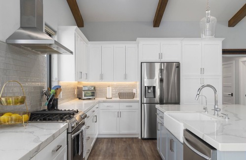 Atascadero Casa | 4.5 Acre Farmhouse in Wine Country w/Hot Tub