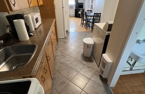 Saint-Jean-Baptiste Apartamento | 4,5 Tout Équipé au Côté dun Épicerie et 100 Mètres de la rue Saint Jean