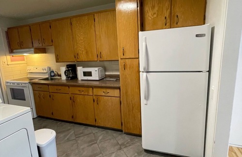 Saint-Jean-Baptiste Apartamento | 4,5 Tout Équipé au Côté dun Épicerie et 100 Mètres de la rue Saint Jean