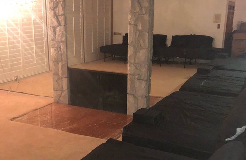 Ladera Heights Casa | Casa de 4,500+ m² con piscina: 5 dormitorios + 2 Dens y 5 baños en el hogar Ubicación central