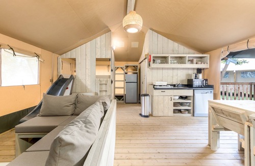 Neufchateau Alquiler De RV | 4-6-person safari tent in the holiday park Landal Glamping Neufchâteau
