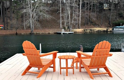 Waleska Casa | 4 B/R, Flat Lot, Only a few Steps to the Water, Beautiful Lake Front, Quiet Cove
