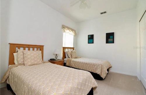 Crescent Lakes Casa | 4 Bathrooms 3 Bathrooms Cresent Lakes 5305 Cv