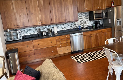 Lafayette Square Apartamento | 4 Bd Apartment close to Downtown GREAT FOR LONG STAYS! Historic Neighborhood