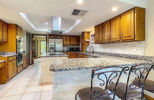 Fruitville Casa | 4 bdr 4800 sq ft Luxurious Home+Huge Heated Pool