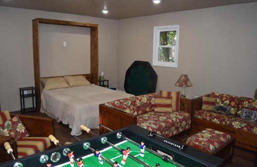 Lake Harmony Estates Casa | 4 Bdr Lake Harmony mountaintop chalet with covered deck