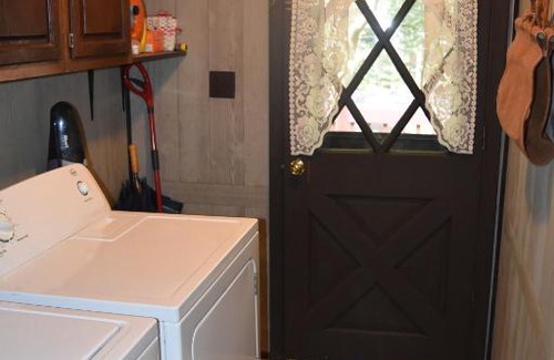 Lake Harmony Estates Casa | 4 Bdr Lake Harmony mountaintop chalet with covered deck