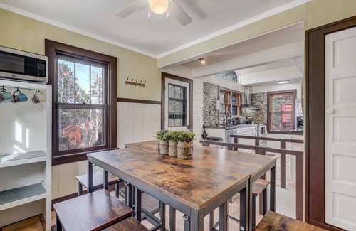 Cascade-Chipita Park Cabina | 4 Bdrm, Amazing Veiws, Minutes from North Pole