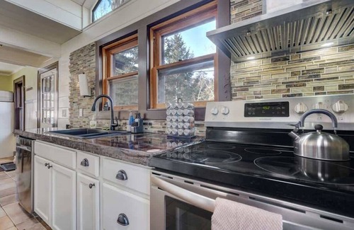 Cascade-Chipita Park Cabina | 4 Bdrm, Amazing Veiws, Minutes from North Pole