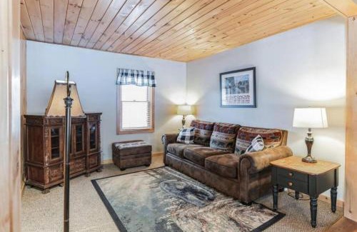 Thendara Casa | 4 BDRM - Hot Tub - Fire Pit