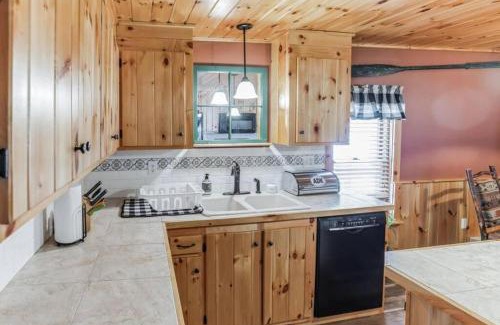 Thendara Casa | 4 BDRM - Hot Tub - Fire Pit