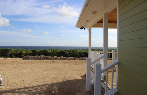 Clarence Town Casa | Casa de 4 recámaras con increíble vista al mar desde la cima de Miley Hill