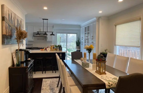 Mississauga Casa | 4-bdrm, king & bunkbed, park behind, trails nearby