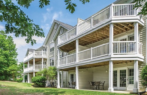 Berkeley Condominio | 4 BDRM- SLEEPS 12- 4 BATHRMS-2 KITCHENS- PISCINAS DE ENTRADA Y EXTERIOR- GREENSPRINGS RESORT