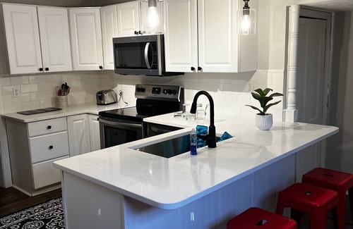 Babe Denny Casa | 4 Bed 1.5 Bath Fully Renovated Home - 10 min walk from Lucas Oil Stadium