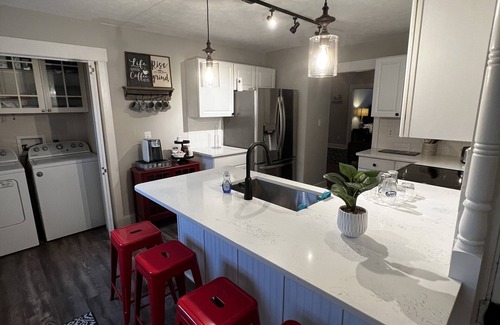 Babe Denny Casa | 4 Bed 1.5 Bath Fully Renovated Home - 10 min walk from Lucas Oil Stadium