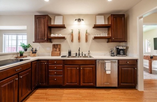 Del Rey Oaks Casa | 4 bed/2 ba Quiet Monterey County Retreat home