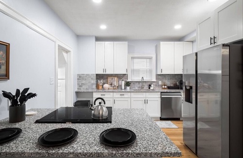 Lakewood Apartamento | 4 Bed 2 Bath Walk to Lakewood Restaurants & Shops
