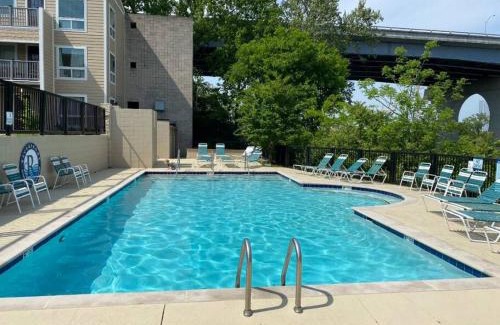 North Capitol Apartamento | 4 Bed, 2 Bedroom plus POOL, Walk to Downtown and Germantown