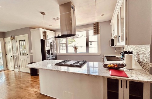 Watertown Casa | 4 Bed 2 full Bath Sleeps 4-8 comfortably - Luxury Charm By the Charles