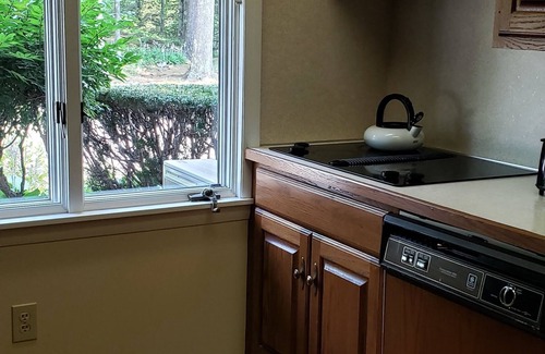 Sunapee Casa | 4 Bed 3 BA, Stunning Views! WALK DIRECTLY ONTO 5TH HOLE OF OUR GOLF COURSE!