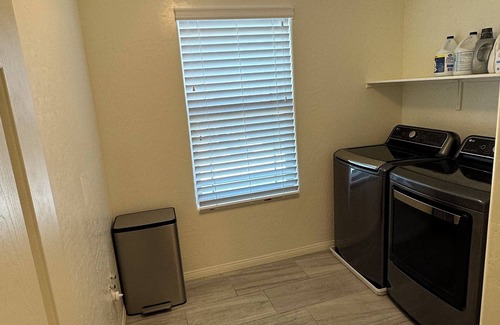 Las Vegas Casa | 4 Bed 3 Bath house in Las Vegas. Close to the strip and Red Rock.