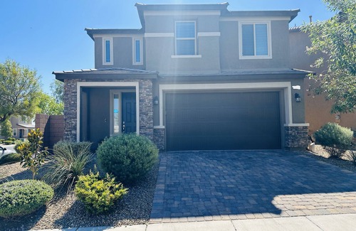 Las Vegas Casa | 4 Bed 3 Bath house in Las Vegas. Close to the strip and Red Rock.