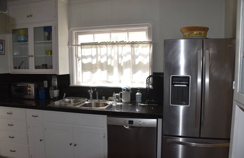 Petaluma Casa | 4 bed 3 bath house in wine area near SF. Walk to town. Dog friendly PLV120240032