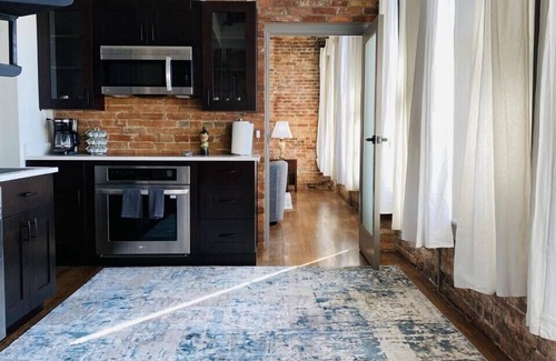West Main Historic District Casa | 3 Bed, 3 Bath Loft in Downtown Louisville! Amazing River Views! Private Deck!