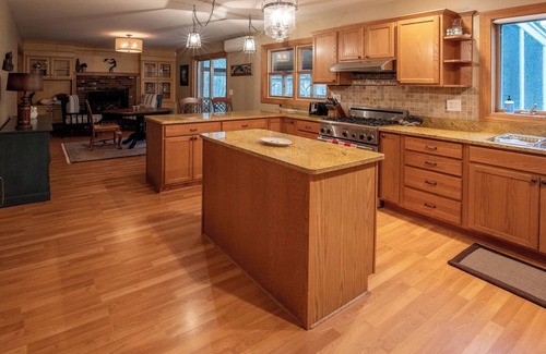 Manchester Center Casa | 4 Bed 3 bath Manchester VT home on large lot quiet cul de sac 2.5 car garage!