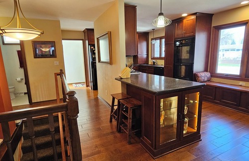 Ames Casa | 4- bed 3-bath w/private HOT TUB