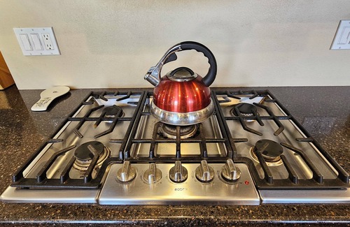 Ames Casa | 4- bed 3-bath w/private HOT TUB