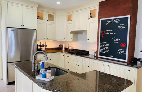 Munjoy Hill Apartamento | 4 bed 4 bath home with Casco Bay views, walk to downtown Portland