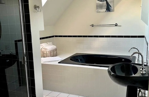 Munjoy Hill Apartamento | 4 bed 4 bath home with Casco Bay views, walk to downtown Portland