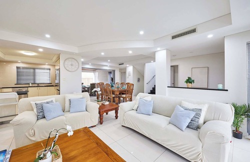 Scarborough Casa | 4 Bed 4 bath in Scarborough