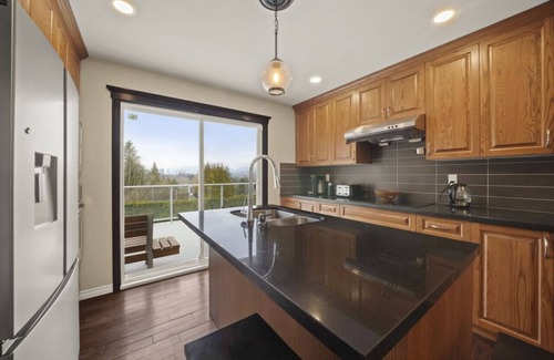 Burnaby Casa | 4+ bed/5 bath Mountain View Home by Deer Lake