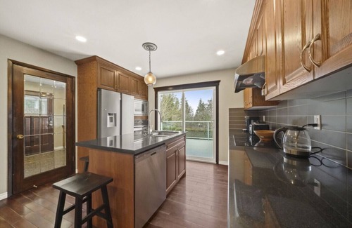 Burnaby Casa | 4+ bed/5 bath Mountain View Home by Deer Lake