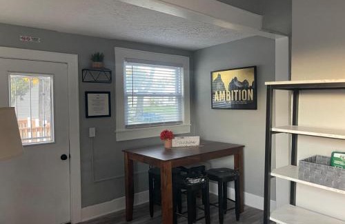 Lansing Casa | 4 Bed Cozy Home closely located near downtown