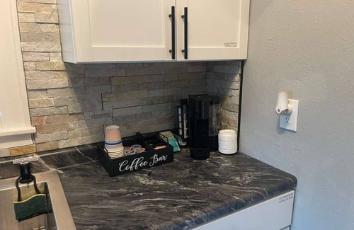 Lansing Casa | 4 Bed Cozy Home closely located near downtown