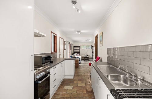 Mudgeeraba Casa | 4-Bed Hinterland Retreat with Gorgeous Views