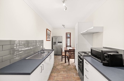 Mudgeeraba Casa | 4-Bed Hinterland Retreat with Gorgeous Views