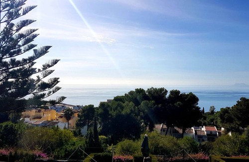 Urbanización Puerto de Estepona Casa | Casa de vacaciones de 4 camas en Estepona con impresionantes vistas y a 5 minutos de la playa