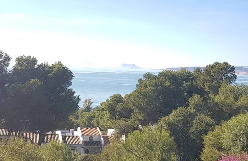 Urbanización Puerto de Estepona Casa | Casa de vacaciones de 4 camas en Estepona con impresionantes vistas y a 5 minutos de la playa