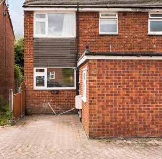 Wyken Casa | 4-Bed Home for Contractors - Parking - Walk to Hospital