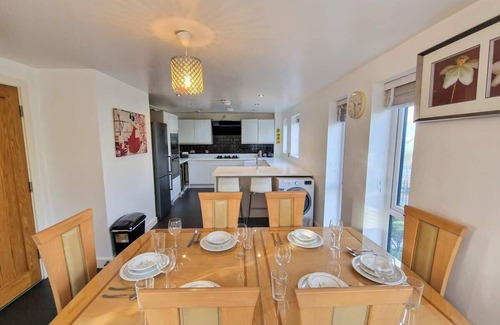Trafford Casa | 4 Bed Home in Altrincham by City SuperHost