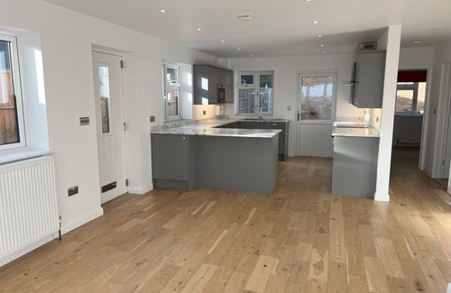 Portsmouth Casa | 4 Bed house | Hill top views | 3 car driveway