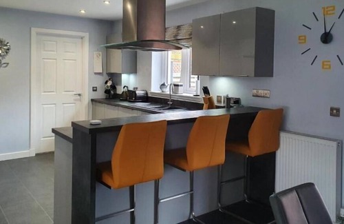 Elgin Casa | 4-Bed House in Elgin, optional fee for hot tub