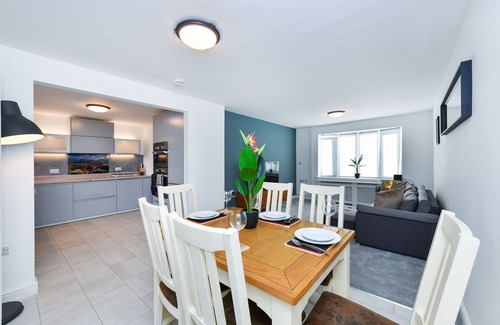 Clifton Casa | 4 Bed House Near Nottingham