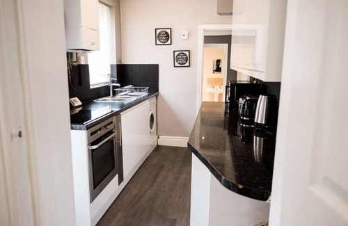 Burslem Casa | 4 Bed House, Sleeps 9, Free Parking