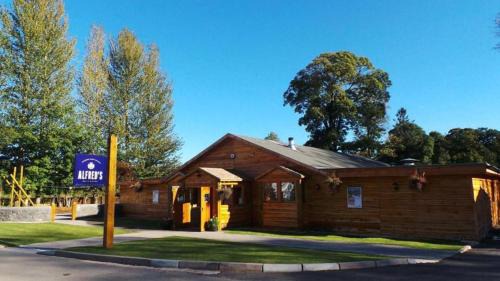 Beattock Casa | 4 Bed House - Sleeps 9 - HotTub - Parking